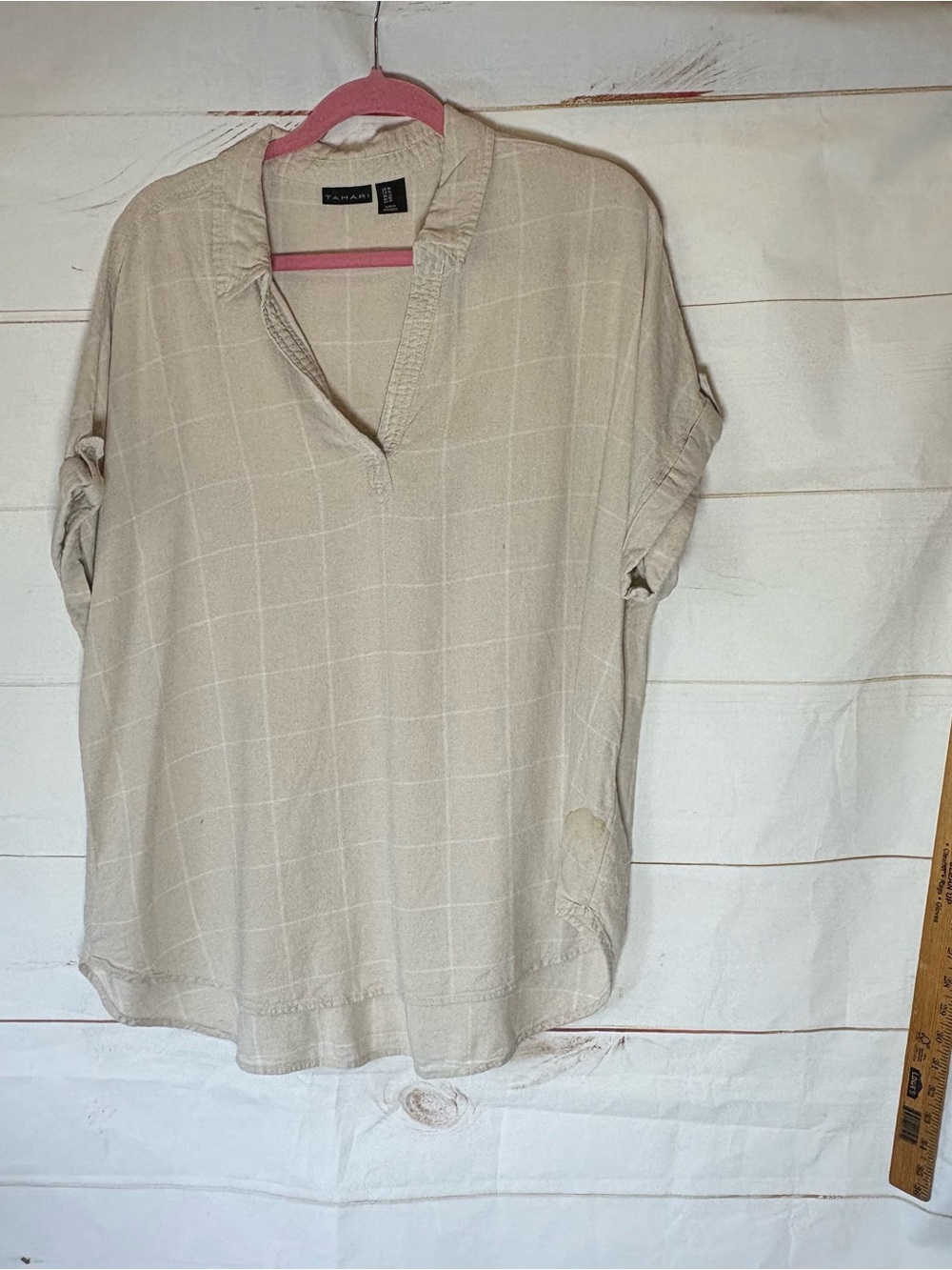Tahari Cream Top  v neck with Pink Band Accent Sz 1X